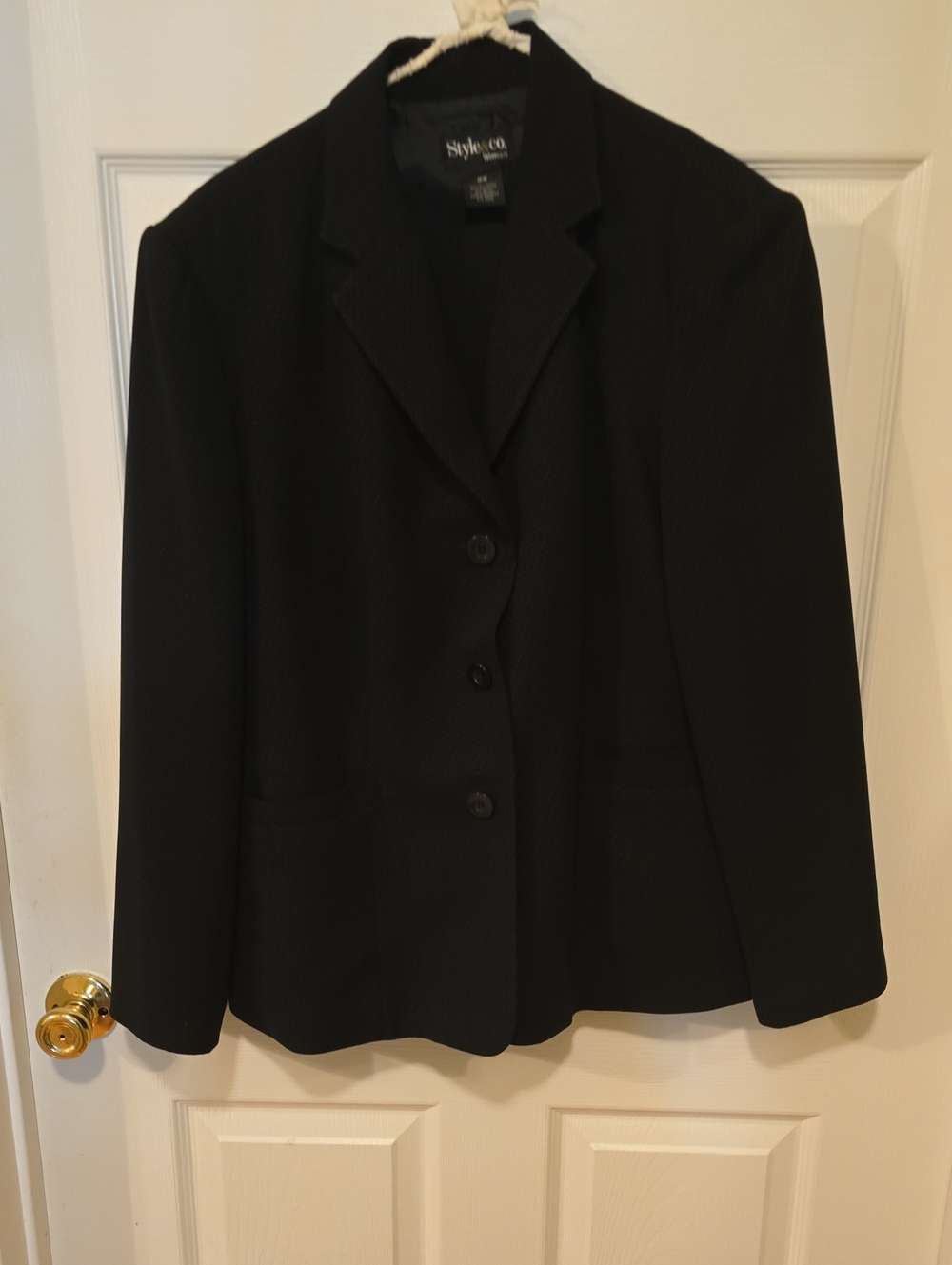 Style & Co. Black Women's Pant Suit - Classic Three-Button. Size 16W